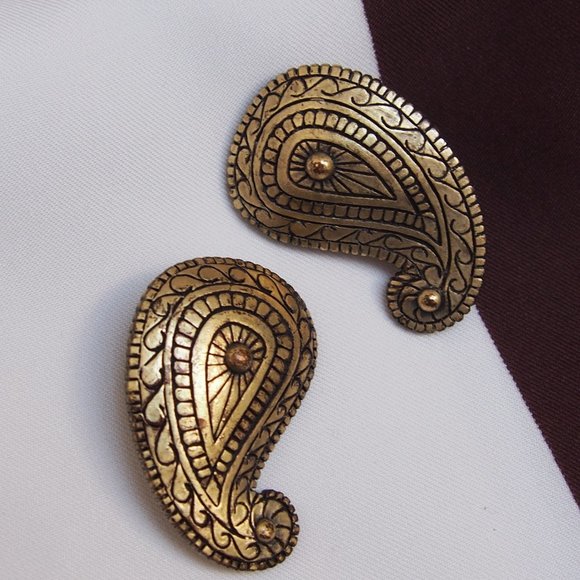 Bergere Jewelry - Vintage Bergere Brass Paisley Swirl Earrings